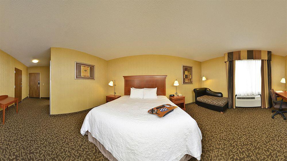 Hampton Inn Ютіка Екстер'єр фото