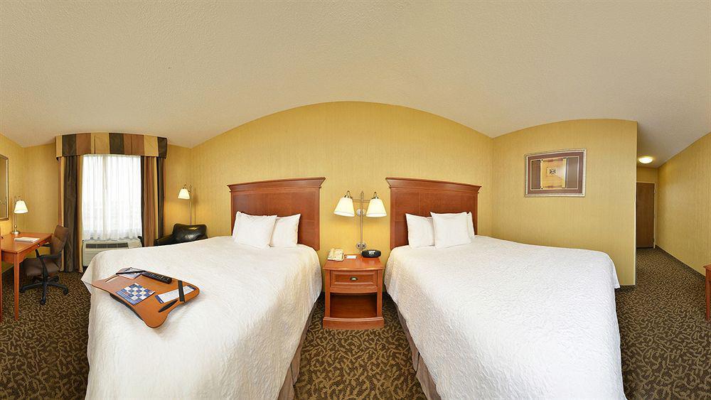 Hampton Inn Ютіка Екстер'єр фото