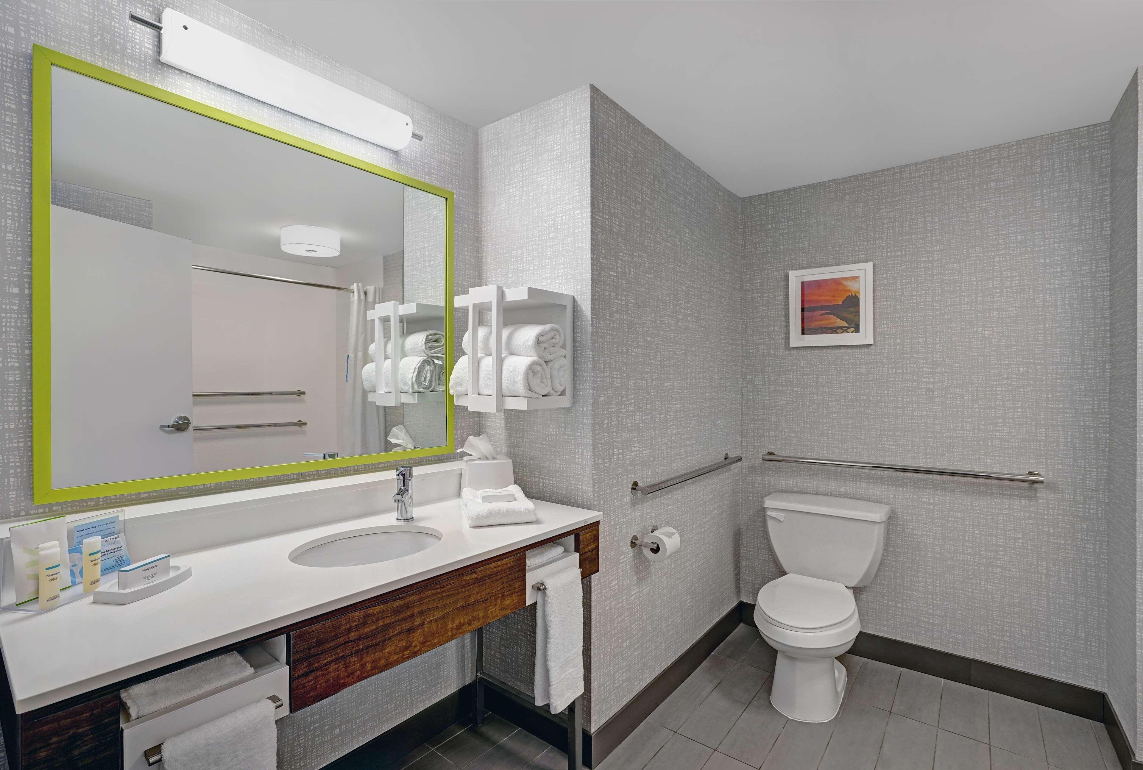 Hampton Inn Ютіка Екстер'єр фото