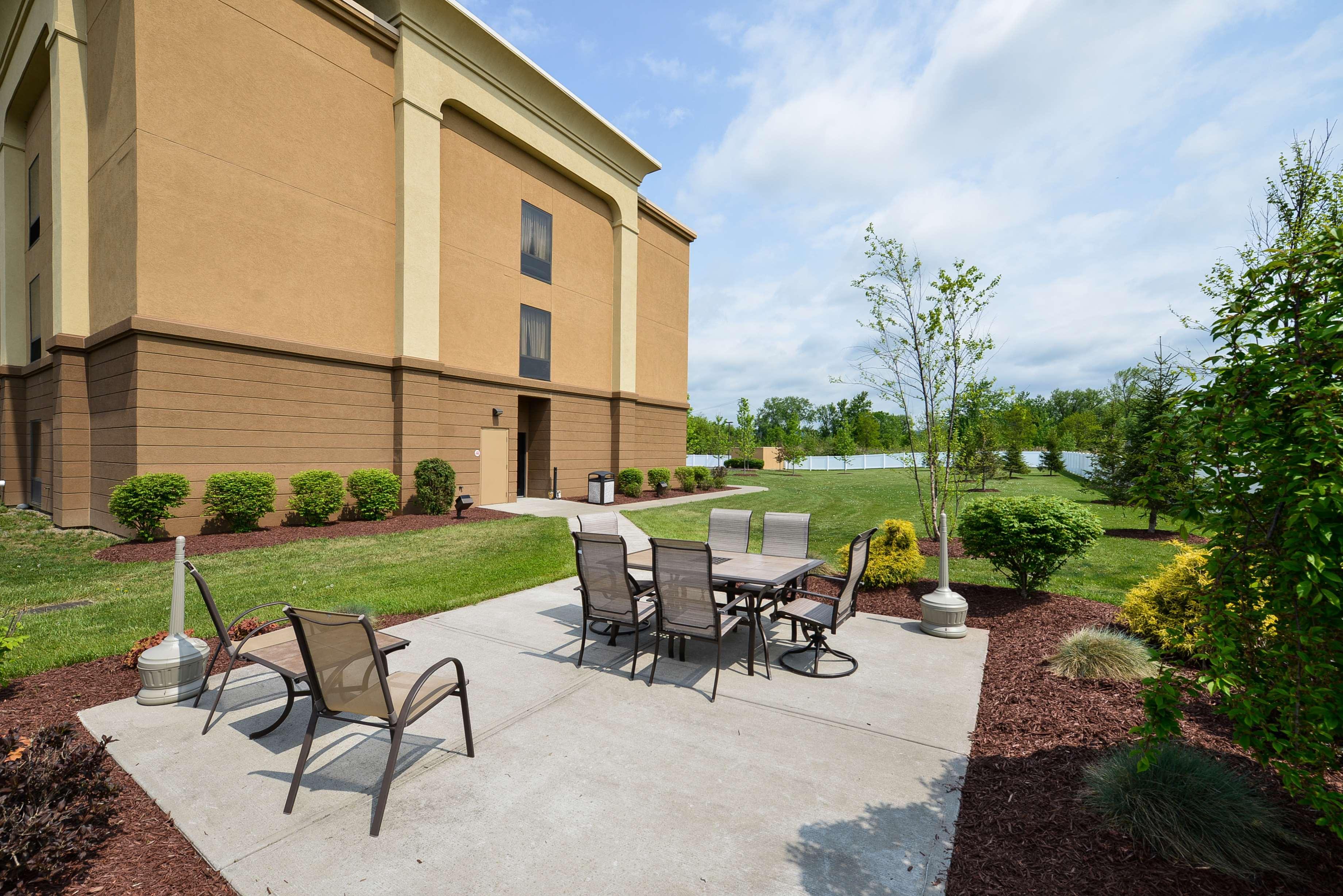 Hampton Inn Ютіка Екстер'єр фото