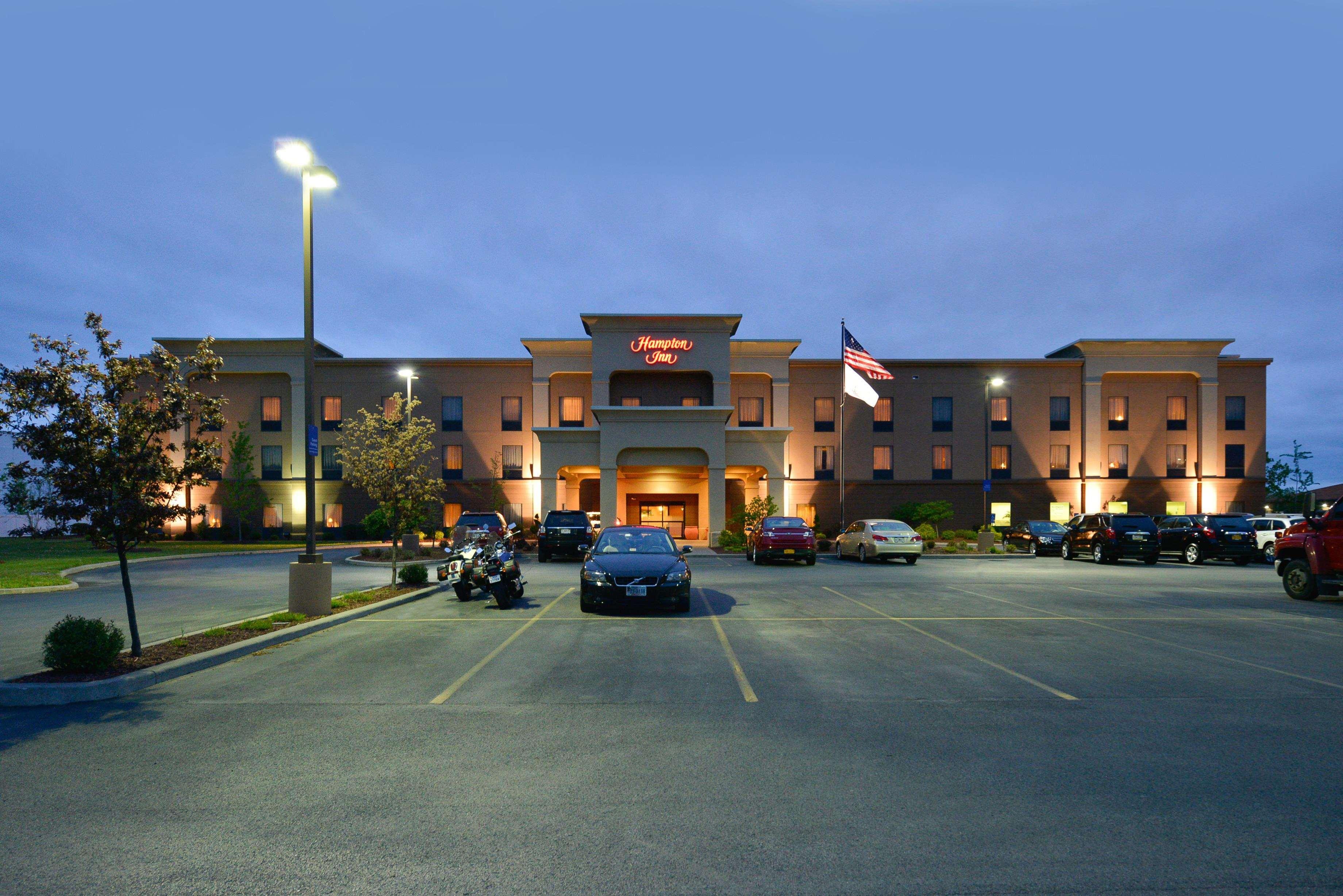 Hampton Inn Ютіка Екстер'єр фото
