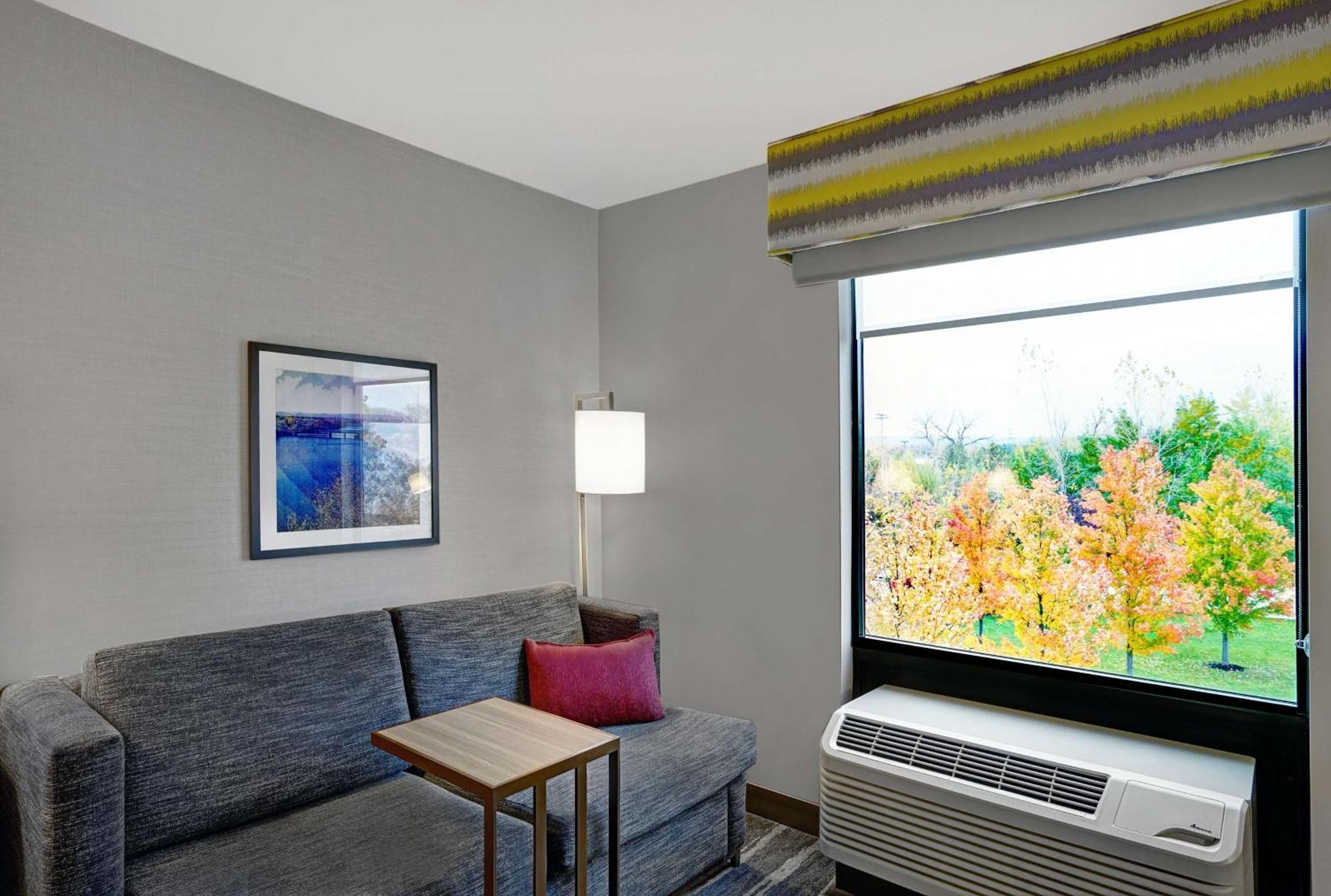 Hampton Inn Ютіка Екстер'єр фото