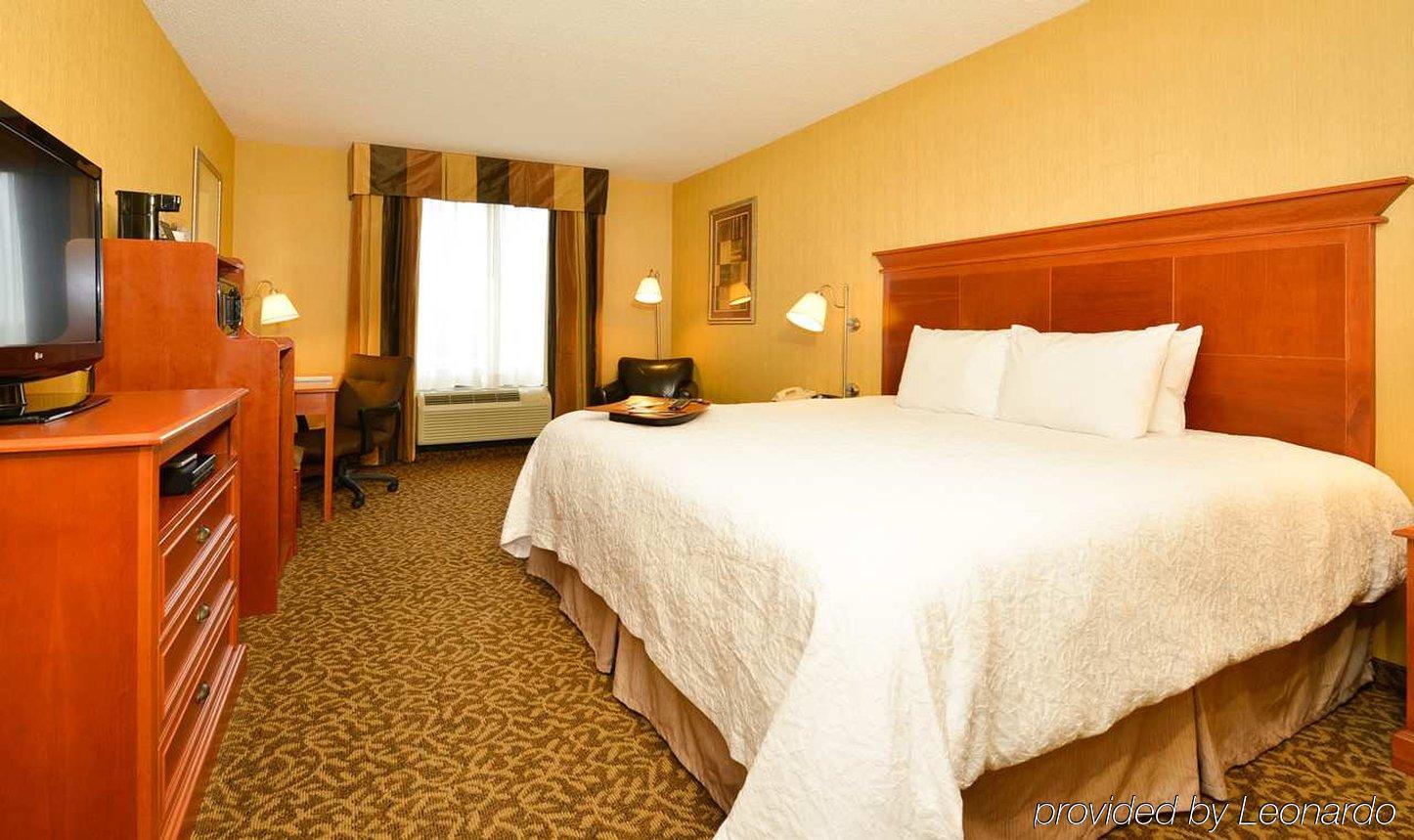Hampton Inn Ютіка Екстер'єр фото