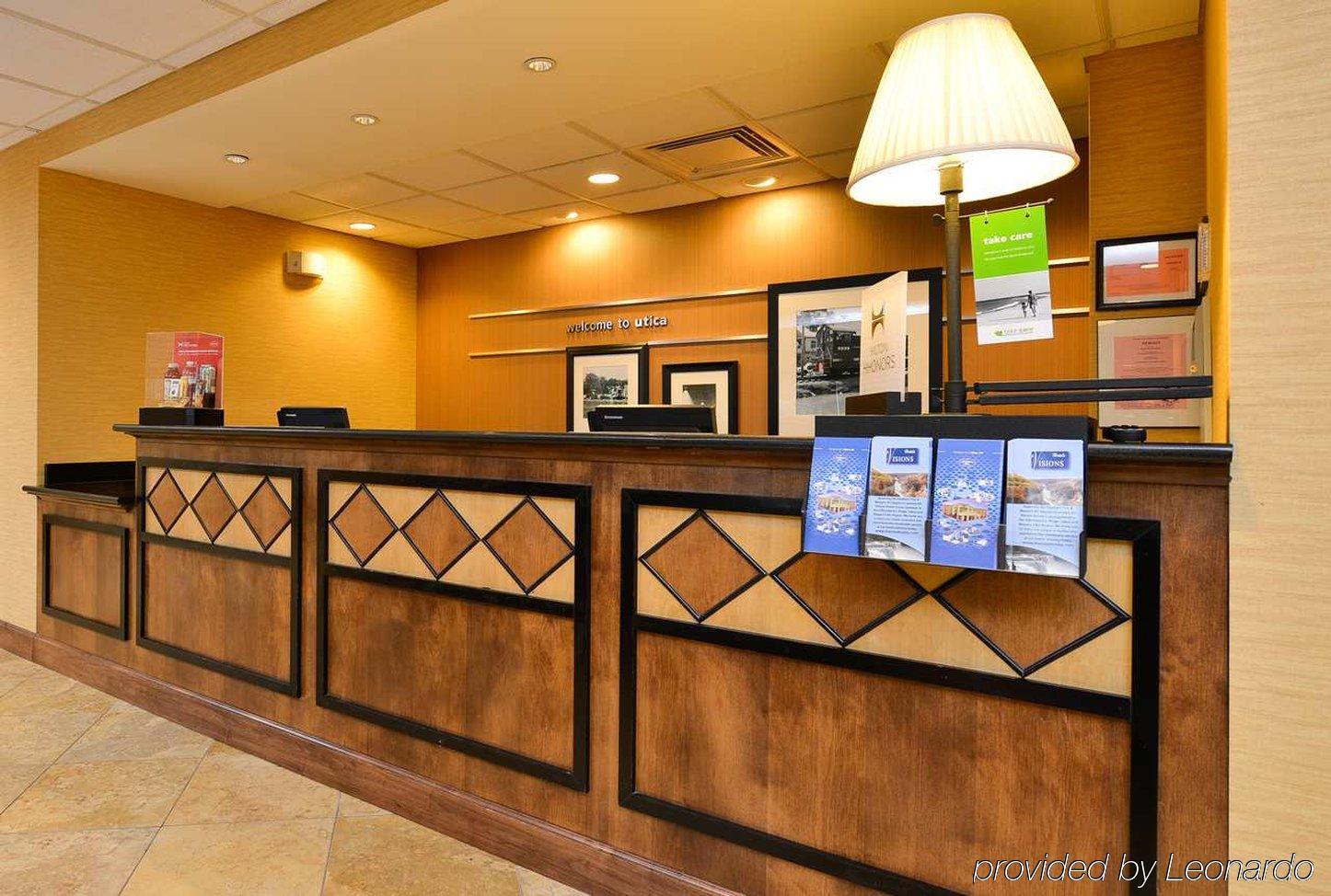 Hampton Inn Ютіка Екстер'єр фото