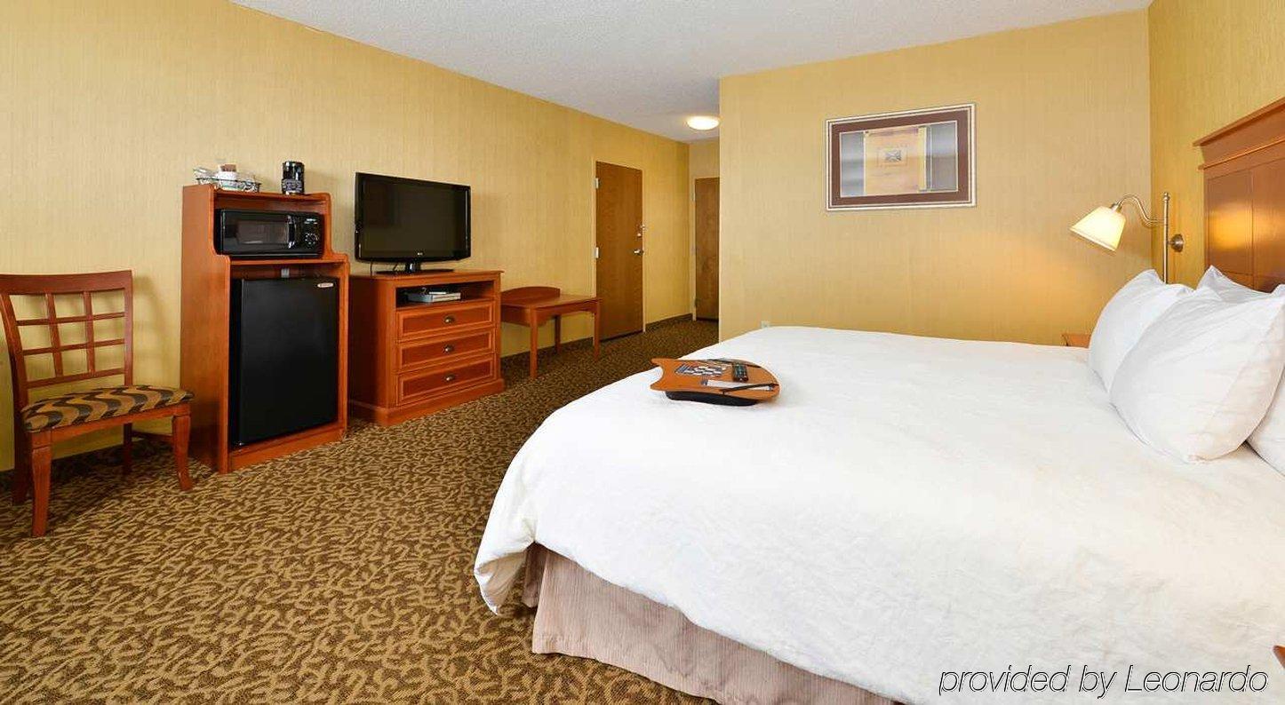 Hampton Inn Ютіка Екстер'єр фото