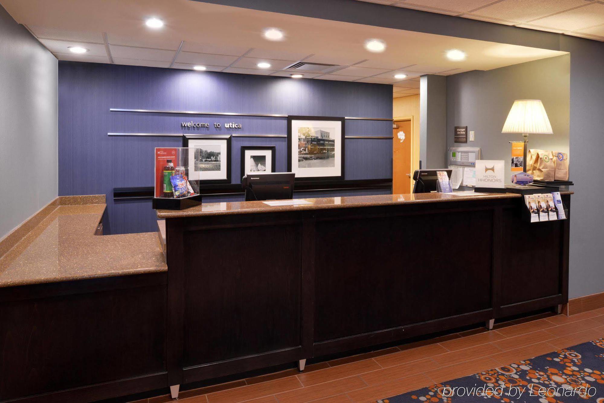 Hampton Inn Ютіка Екстер'єр фото
