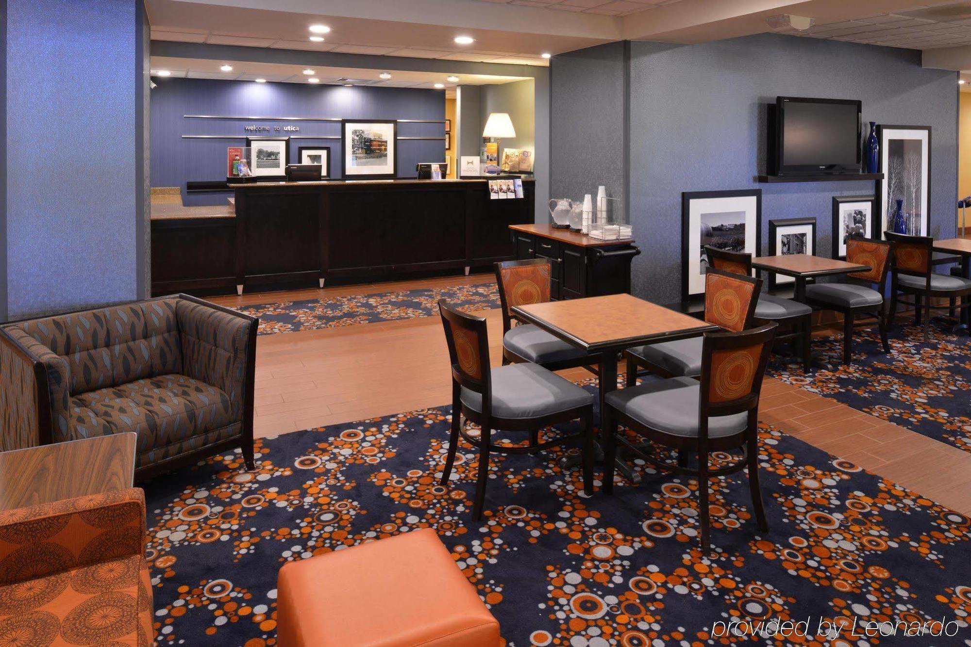 Hampton Inn Ютіка Екстер'єр фото