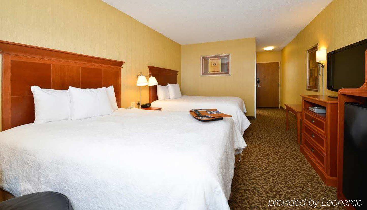 Hampton Inn Ютіка Екстер'єр фото