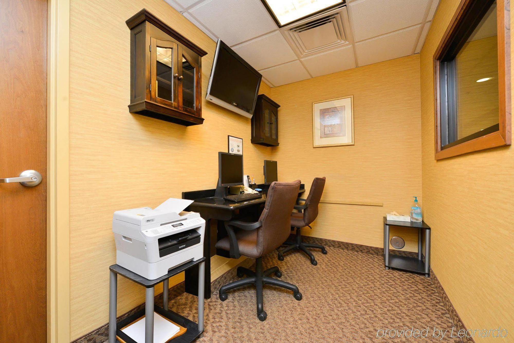 Hampton Inn Ютіка Екстер'єр фото