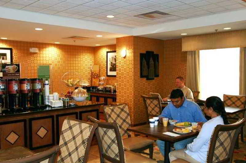 Hampton Inn Ютіка Ресторан фото